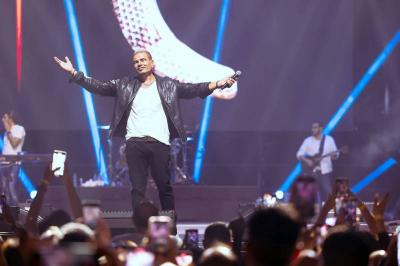 Video - Amr Diab Ignites Union Arena in Dubai with a Stellar Performance Amidst Thousands