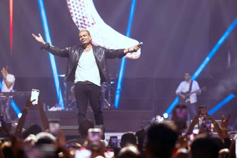 Video - Amr Diab Ignites Union Arena in Dubai with a Stellar Performance Amidst Thousands