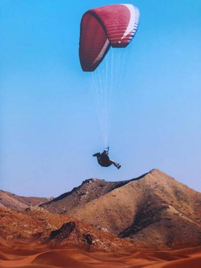 40 Contestants Compete in the Sharjah International Paragliding Championship