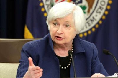 Yellen Expects Job Market to Improve Despite Slowing U.S. Economy