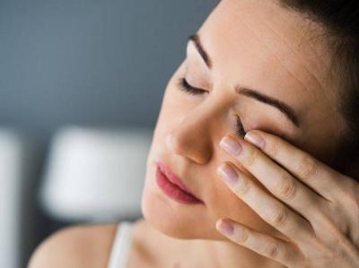 Study: Eye Blinking Enhances Vision