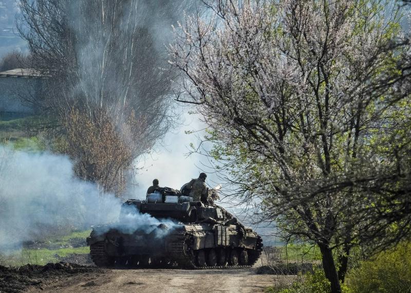Conflicting Narratives Between Ukraine and Russia Over Bakhmut