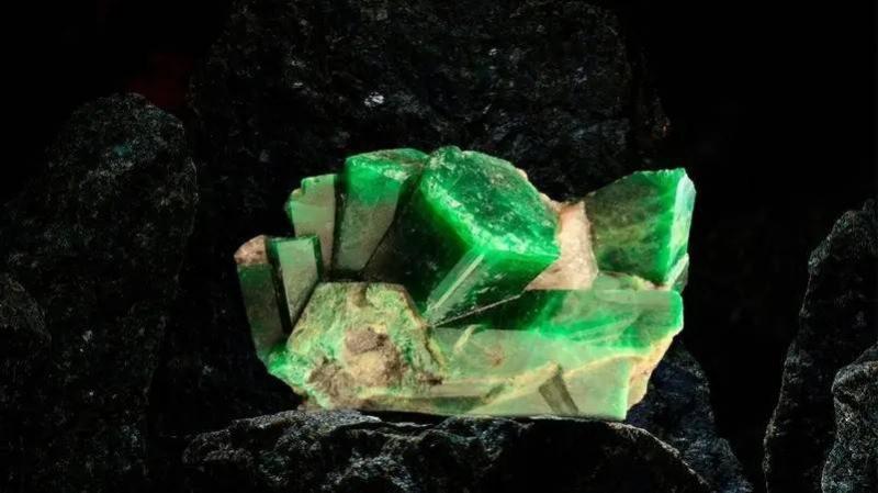 The Largest Emerald in the World Arrives in Sharjah