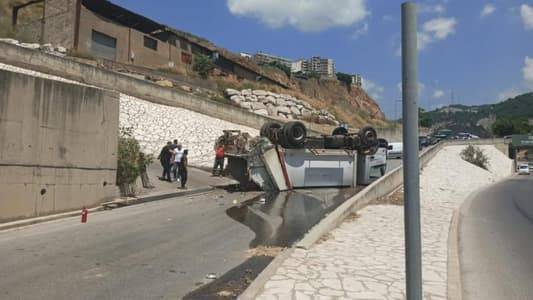 Injured Due to Truck Overturning on the Road Adjacent to the Metn Highway