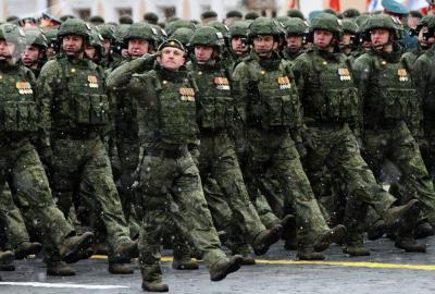 Funny Scene on Victory Day in Moscow: Soldier Loses His Shoe!
