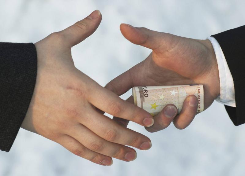 Russia Detains Defense Ministry Employee in Bribery Case