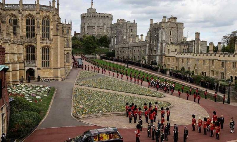 The Final Resting Place of Queen Elizabeth: A Small Church in a Historic Castle