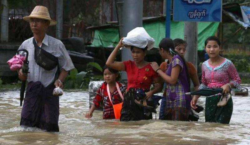 Cyclone Mocha Floods Coastal City in Myanmar... Authorities Evacuate Residents