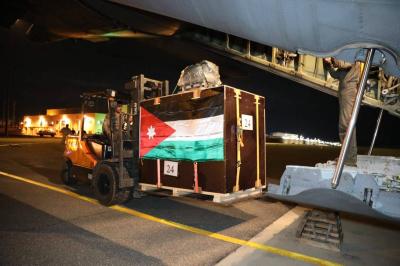 Jordanian Plane Conducts Airdrop of Aid in Gaza's Zeitoun Neighborhood