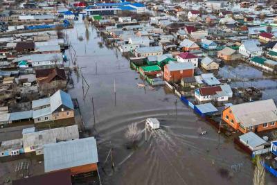 Title: Floods in Russia Submerge Homes!