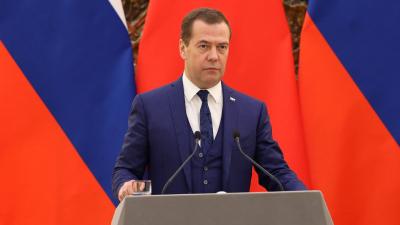 Medvedev: Russia May Respond to Any American Seizure of Its Frozen Reserves in the West