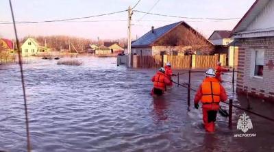 Title: Evacuation of 4,000 People Following Dam Collapse in Russia