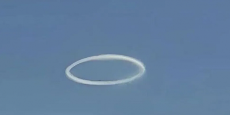 Strange Smoke Rings Appear in the Sky over Italy