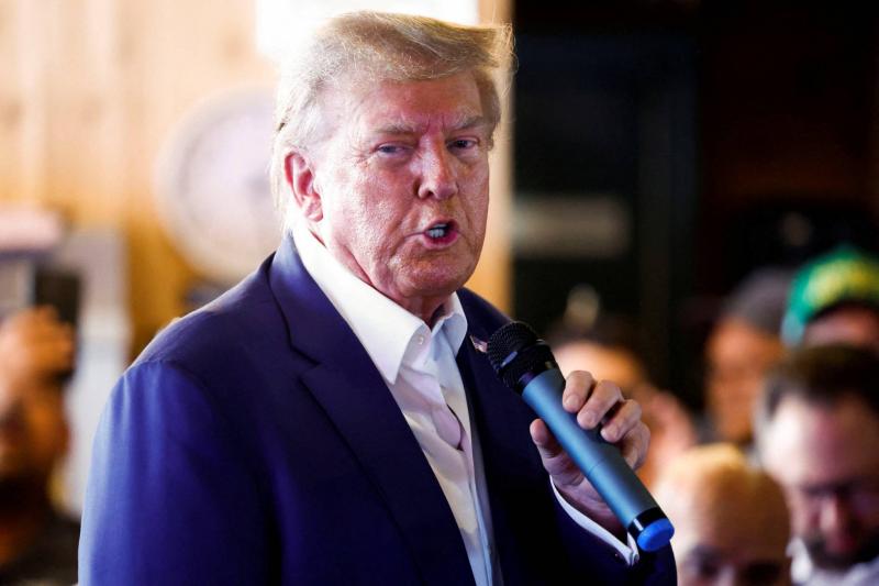 Arrest of a Chicago Woman Who Threatened to Shoot Trump and His Son