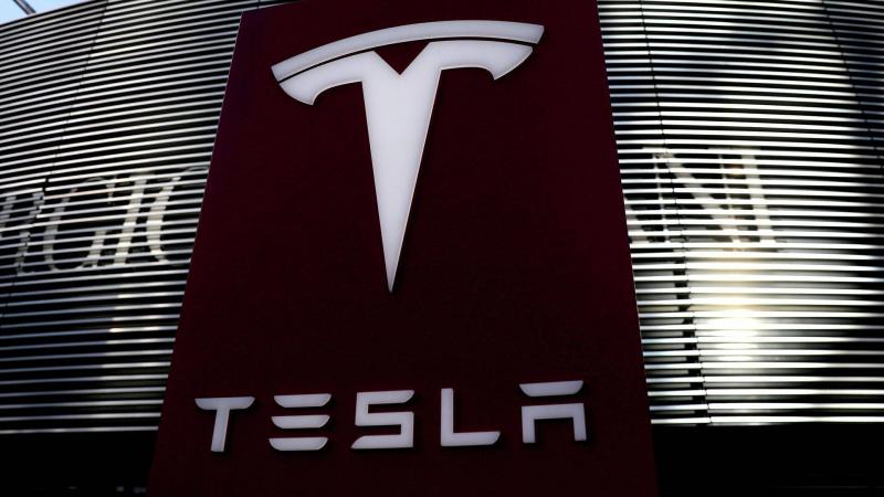 Tesla Reduces Car Prices in China
