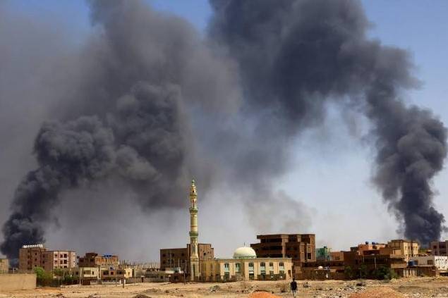 Sudanese Army Intensifies Strikes on Rapid Support Forces Positions North of Khartoum