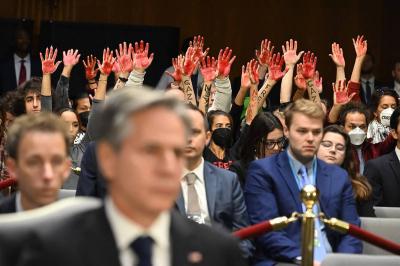 Protests Disrupt Blinken's Speech at Congress with Red Gloves and "Stop the War" Chants