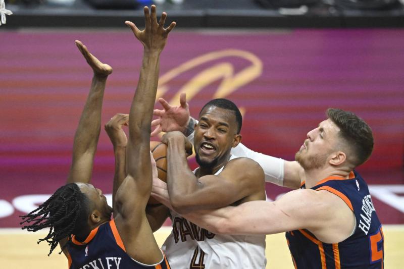 Fox Shines in Playoff Debut