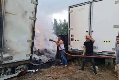 Fire Breaks Out in Two Trucks on the Outskirts of a Border Town (Photos)