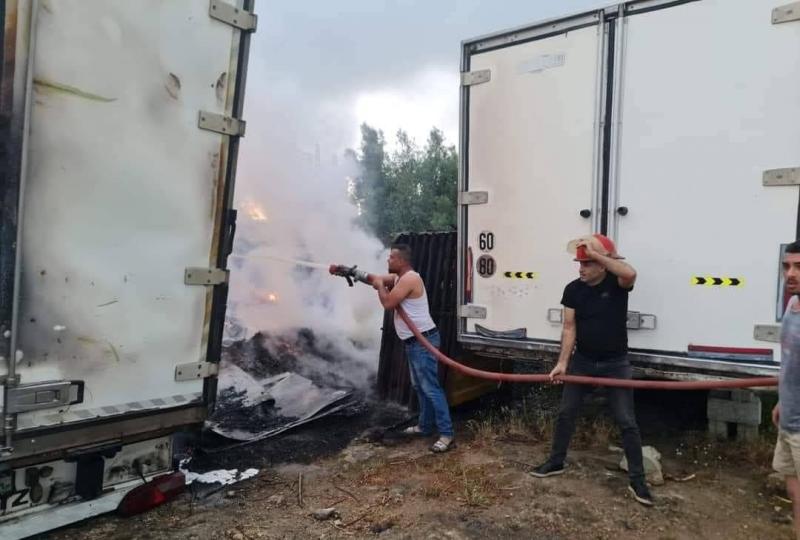 Fire Breaks Out in Two Trucks on the Outskirts of a Border Town (Photos)