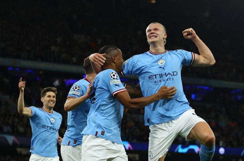 Manchester City Temporarily Tops the Premier League