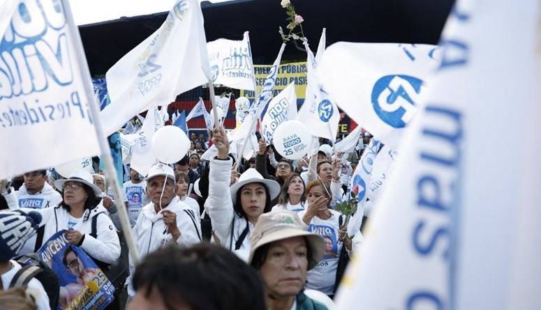 Ecuadorian Voters Choose a President Amidst a Blood-Stained Asphalt