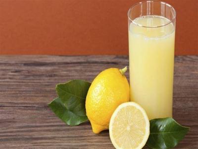 7 Beverages That May Help Reduce Joint and Muscle Pain