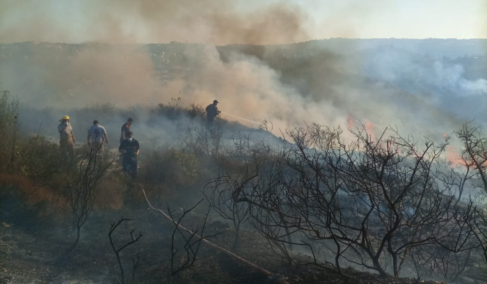 Army Continues to Extinguish Fire Between Roumiyeh and Houmineh Tahta