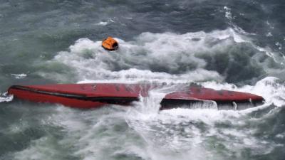 Video: Eight People Killed in South Korean Oil Tanker Capsize