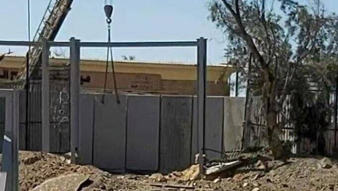 Image Shows Egypt Closing Rafah Crossing with Concrete