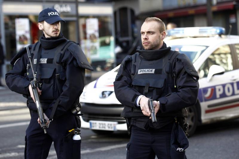 Clashes Between Security Forces and Protesters in Paris During Labor Day Protests