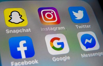 Chinese Express Frustration Over Weak Stock Market on Social Media