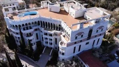 Russia Puts Zelensky's House up for Auction