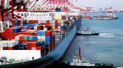 UNCTAD: Shipping Traffic Through the Suez Canal Decreased by 45%