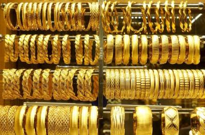 Gold Rises with Dollar Decline