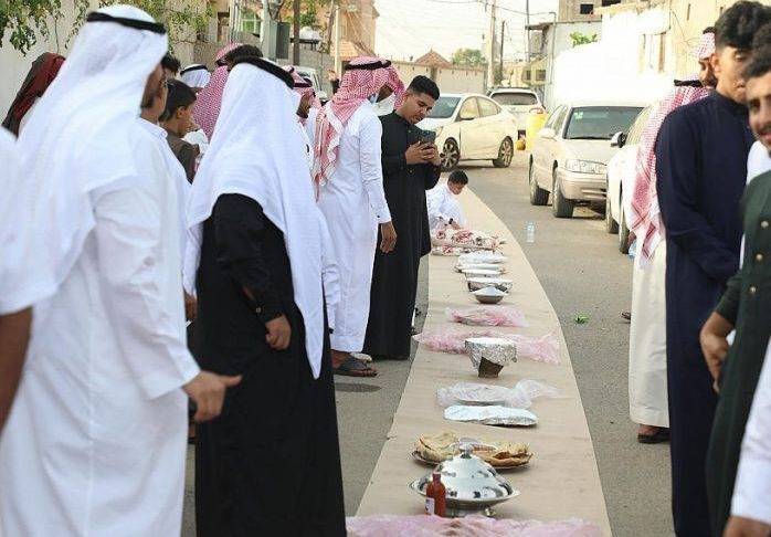 Saudi Grand Mufti: Giving Zakat al-Fitr in Cash Is Against the Sunnah