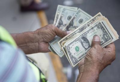 Dollar Awaits Signals from the US Federal Reserve, Bitcoin at Two-Year High