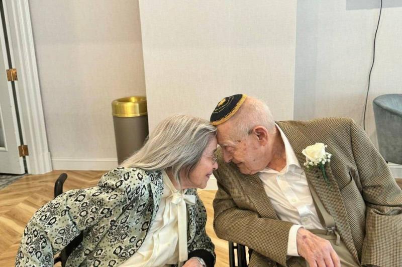 United States... 100-Year-Old Man Marries 102-Year-Old Woman