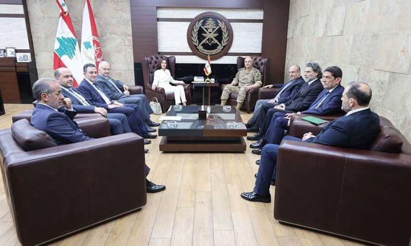 Army Commander Discusses Syrian Displacement Issues with 