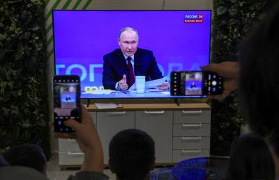 Putin: What Would He Tell Himself If He Could Go Back in Time?