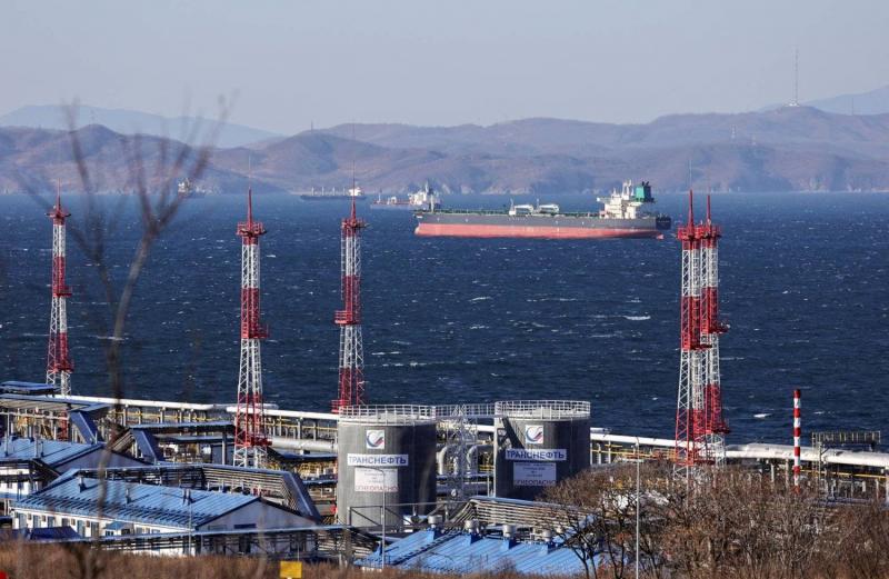 Fire at Lukoil Oil Refinery Injures 3