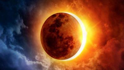 America Prepares for Solar Eclipse as Millions of Phones Face Outage