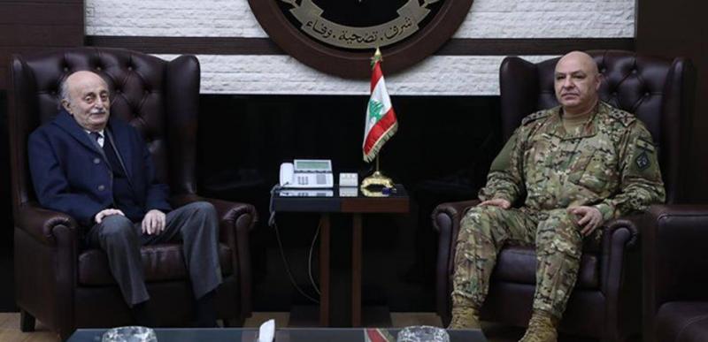 Jumblatt Rejects Appointment of Chief of Staff Before Extension for Aoun