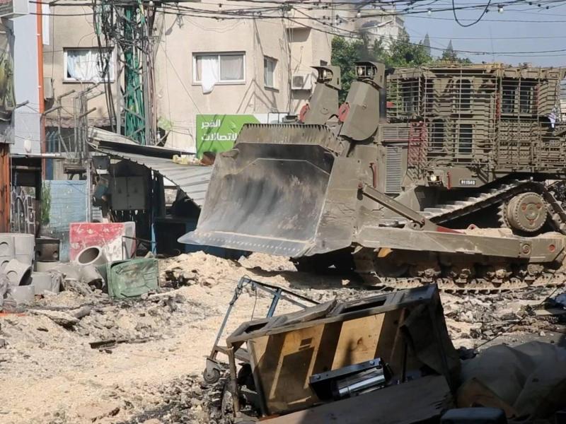 Escalation of Battles in Gaza as Israeli Army Advances in Al-Zeitoun Neighborhood