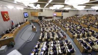 Russian Government Resigns to President Putin