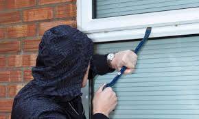 Title: Man’s Reaction to Intruder Caught on Camera
