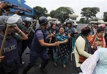 Bangladesh Police Clash with Opposition Supporters Demanding Prime Minister's Resignation