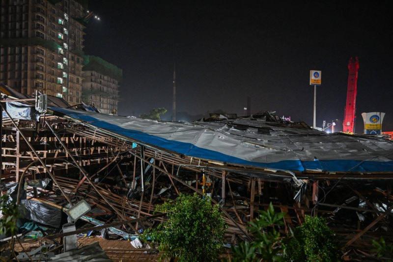 Collapse of Advertising Billboard Due to Storm Results in Dozens of Victims