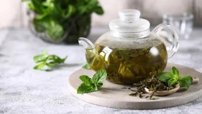 4 Benefits of Replacing Coffee with Green Tea for 30 Days