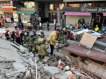 Building Collapse in Istanbul: Rescue Teams Rush to the Scene (Photos and Video)